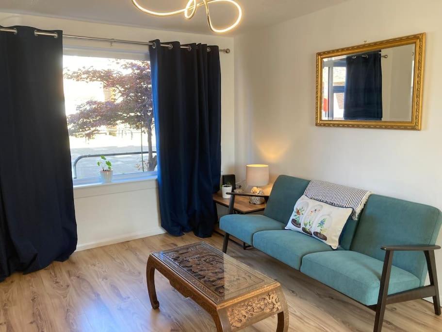 Comfy 1 Bedroom Flat With Free Parking Glasgow Esterno foto